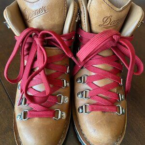 Danner Mountain light Cascade Boots size 7.5